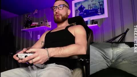 Snapshot of theehhteam chatting on November 5, 2025, 7:58 pm H online show from November 5, 2025, 7:58 pm