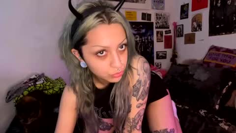 Snapshot of theeking_venus chatting on December 16, 2024, 5:27 am KIng Venus online show from December 16, 2024, 5:27 am