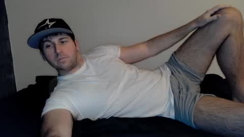 Snapshot of theetwohander chatting on January 3, 2025, 8:43 am Theetwohander online show from January 3, 2025, 8:43 am
