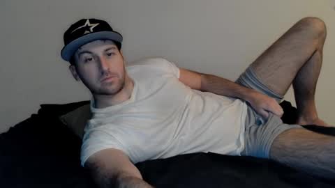 Snapshot of theetwohander chatting on February 1, 2025, 9:32 am Theetwohander online show from February 1, 2025, 9:32 am