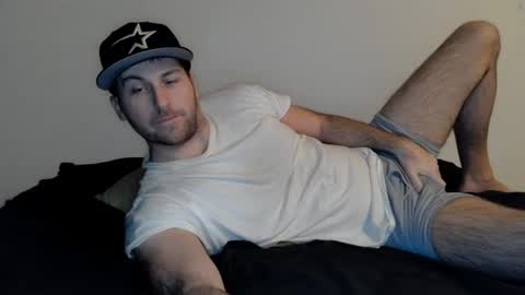 Snapshot of theetwohander chatting on February 3, 2025, 9:52 am Theetwohander online show from February 3, 2025, 9:52 am