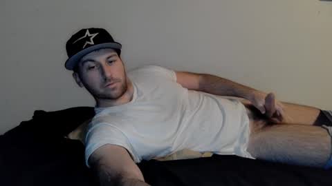 Snapshot of theetwohander chatting on February 4, 2025, 12:11 pm Theetwohander online show from February 4, 2025, 12:11 pm