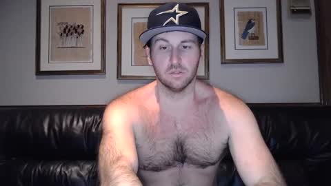Snapshot of theetwohander chatting on March 3, 2025, 10:28 am Theetwohander online show from March 3, 2025, 10:28 am