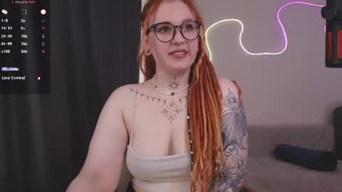 Snapshot of thefullredmoon chatting on July 2, 2026, 8:53 am Moon online show from July 2, 2026, 8:53 am