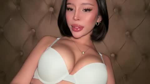 Elle  dont forget to folloW me and thumbs up online show from March 21, 2026, 1:43 am