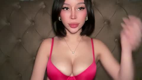 Elle  dont forget to folloW me and thumbs up online show from April 22, 2026, 11:39 pm