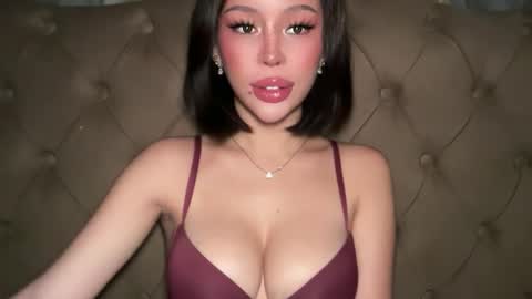Elle  dont forget to folloW me and thumbs up online show from May 9, 2026, 4:39 am