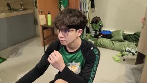 Green online show from March 5, 2026, 9:11 pm