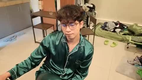 Green online show from May 16, 2026, 3:58 am