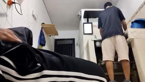 thehousedog online show from January 28, 2025, 2:32 am