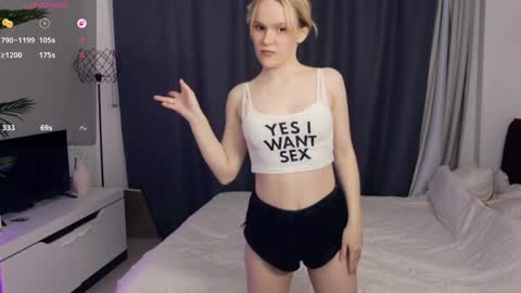 Snapshot of thehousemaid1 chatting on May 16, 2026, 7:56 pm Lily online show from May 16, 2026, 7:56 pm
