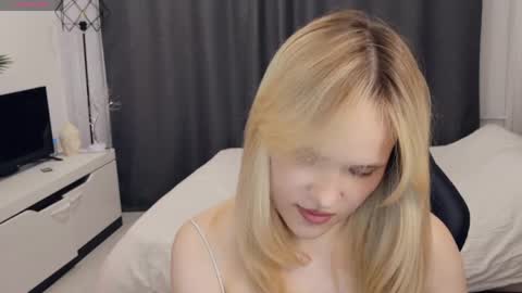 Snapshot of thehousemaid1 chatting on June 7, 2026, 8:45 pm Lily online show from June 7, 2026, 8:45 pm