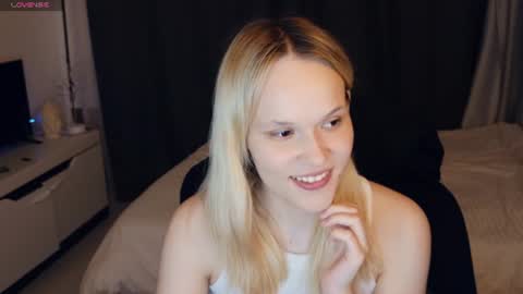 Snapshot of thehousemaid1 chatting on June 13, 2026, 9:35 pm Lily online show from June 13, 2026, 9:35 pm