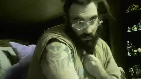 Iron online show from December 2, 2025, 9:43 pm