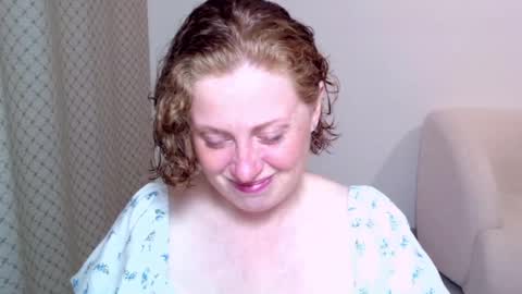 Snapshot of theladysblush chatting on September 17, 2025, 7:04 pm Ella online show from September 17, 2025, 7:04 pm