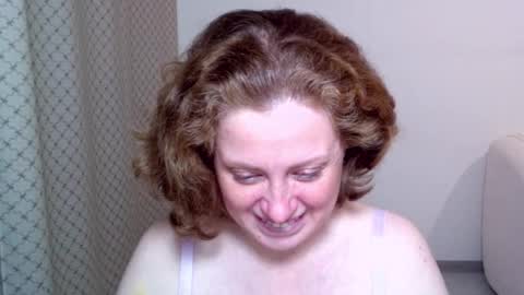 Ella online show from December 18, 2025, 9:32 pm