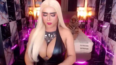 Paula online show from November 22, 2025, 7:13 pm