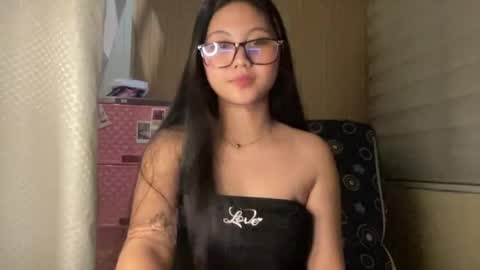 Snapshot of thelifeof_kiara chatting on June 19, 2026, 12:31 pm thelifeof_kiara online show from June 19, 2026, 12:31 pm
