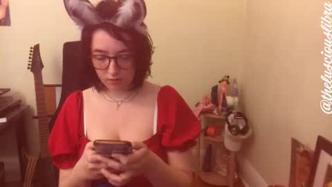 Snapshot of thelusciouslibra chatting on April 5, 2026, 10:07 pm thelusciouslibra online show from April 5, 2026, 10:07 pm