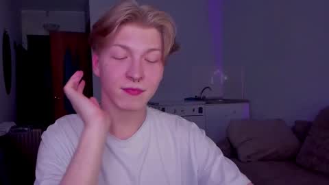 Snapshot of themikesever chatting on November 19, 2025, 7:03 pm Sever online show from November 19, 2025, 7:03 pm