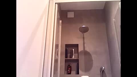 Snapshot of thenewdude1992 chatting on October 4, 2025, 6:39 pm thenewdude1992 online show from October 4, 2025, 6:39 pm