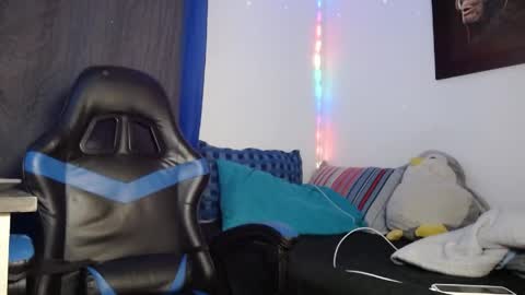 theo_levis online show from April 26, 2026, 6:00 am