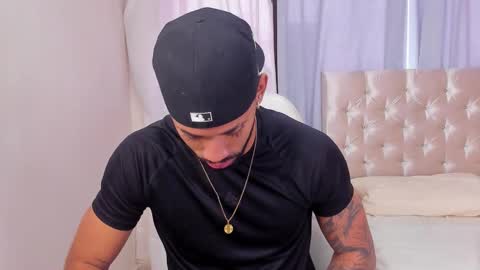 Snapshot of theo_sky1 chatting on October 2, 2025, 6:04 pm Theo Sky online show from October 2, 2025, 6:04 pm