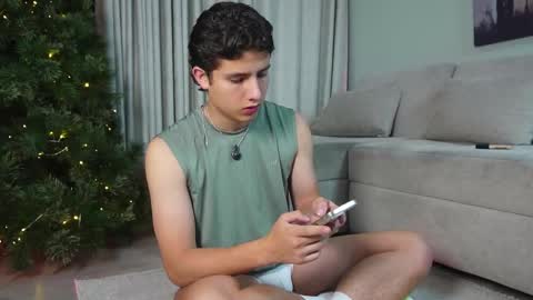  THEO- MATEO  online show from December 4, 2025, 12:09 am