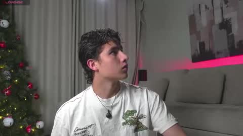  THEO- MATEO  online show from December 21, 2025, 11:01 pm