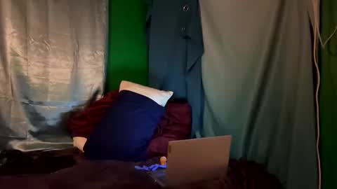 Snapshot of theonlyboi43ver chatting on October 15, 2025, 5:40 am theonlyboi43ver online show from October 15, 2025, 5:40 am