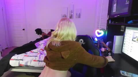 The Plug Love  Friends online show from November 28, 2025, 1:47 pm