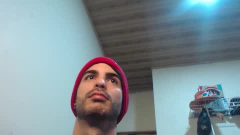 Snapshot of therazhanen chatting on October 19, 2025, 6:36 am Santiago Enrique online show from October 19, 2025, 6:36 am