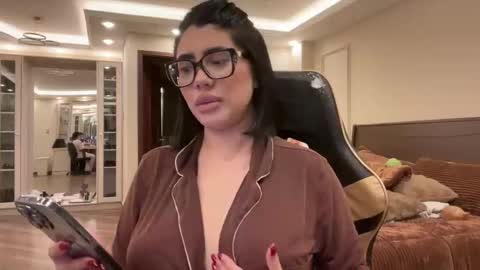 Snapshot of therealcamilabaddie chatting on October 1, 2025, 4:40 am therealcamilabaddie online show from October 1, 2025, 4:40 am