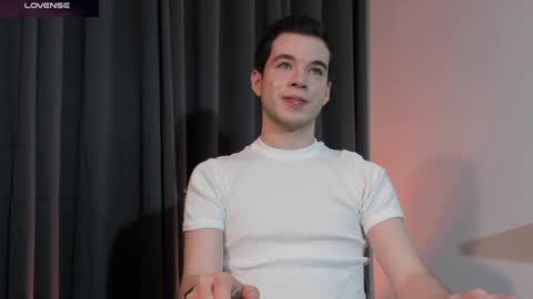 Snapshot of therealmartincox chatting on December 7, 2024, 2:53 am     4th  online show from December 7, 2024, 2:53 am
