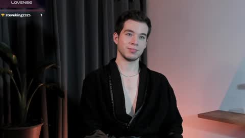 Snapshot of therealmartincox chatting on December 16, 2024, 1:42 am     4th  online show from December 16, 2024, 1:42 am