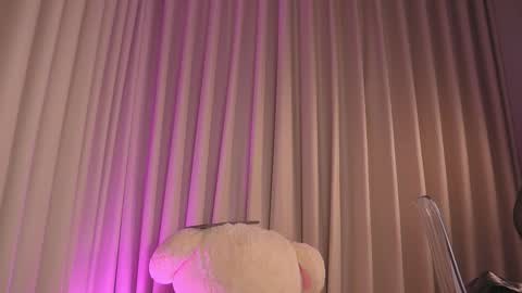 Snapshot of therealpeach_ chatting on March 22, 2026, 4:05 am online show from March 22, 2026, 4:05 am