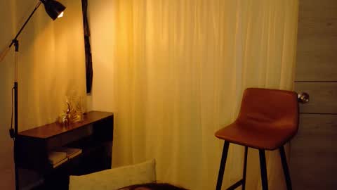 Snapshot of therose_mar chatting on October 6, 2025, 1:14 am Mar online show from October 6, 2025, 1:14 am