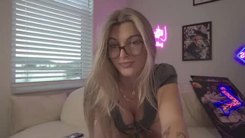 Snapshot of therosiecheeks chatting on March 27, 2026, 11:37 pm therosiecheeks online show from March 27, 2026, 11:37 pm