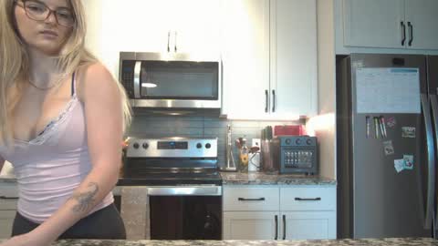 Snapshot of therosiecheeks chatting on April 2, 2026, 5:43 pm therosiecheeks online show from April 2, 2026, 5:43 pm