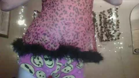 sillymillie0 online show from November 21, 2025, 11:03 pm