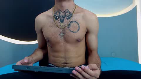 theskinny8inch_ online show from January 11, 2025, 5:10 am
