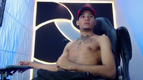 theskinny8inch_ online show from January 14, 2025, 6:24 am