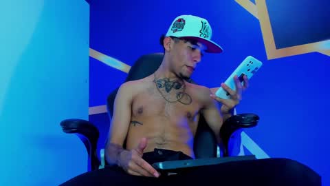 theskinny8inch_ online show from February 6, 2025, 10:59 am