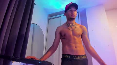theskinny8inch_ online show from March 6, 2025, 8:08 am
