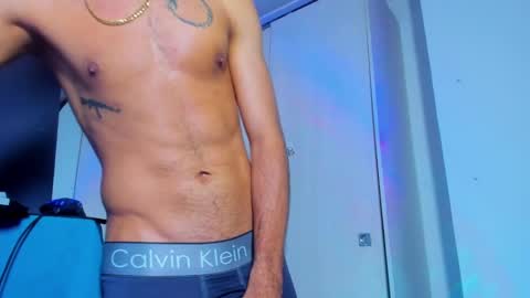 theskinny8inch_ online show from March 9, 2025, 11:47 am