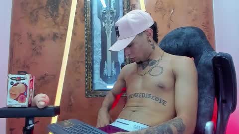 theskinny8inch_ online show from September 15, 2025, 7:08 am