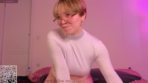 Snapshot of thestaronsky chatting on April 30, 2026, 4:30 am Lucia online show from April 30, 2026, 4:30 am