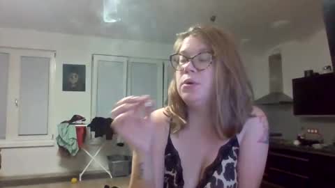 thesunnevergoesdown7 online show from September 20, 2025, 8:21 pm