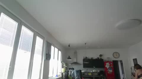 thesunnevergoesdown7 online show from May 5, 2026, 2:58 pm