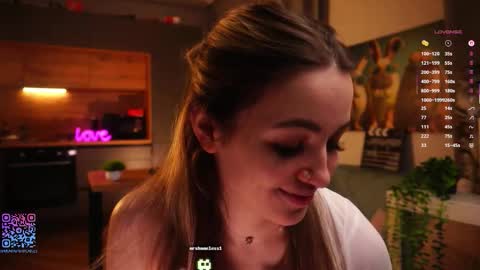 Mia online show from September 18, 2025, 3:47 pm